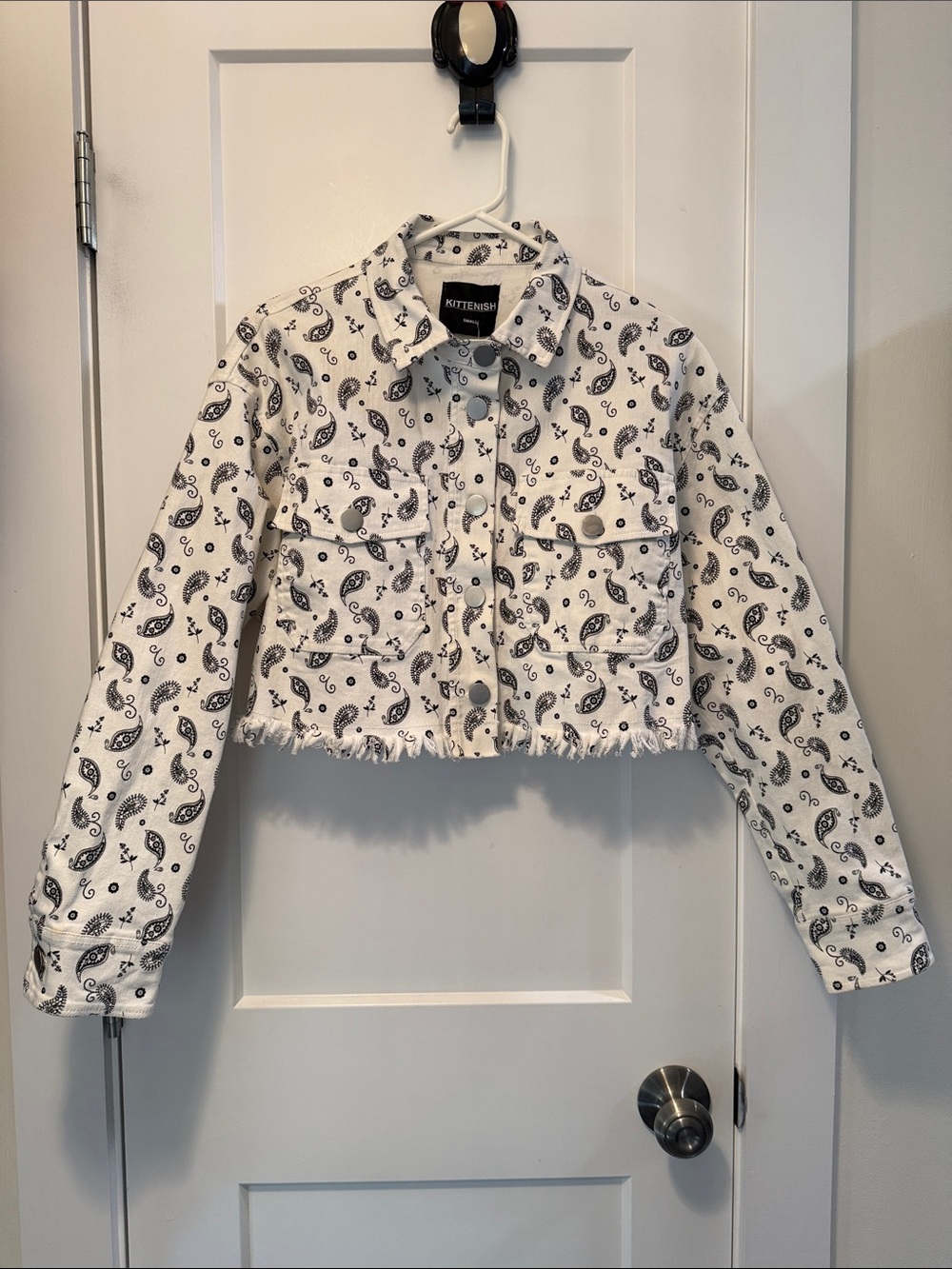 Kittenish Women's White Cropped Paisley Denim Jacket size S NWT